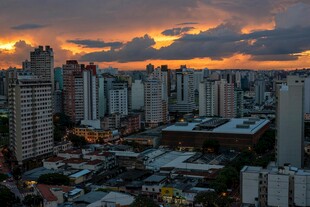 城市黄昏天际线美景