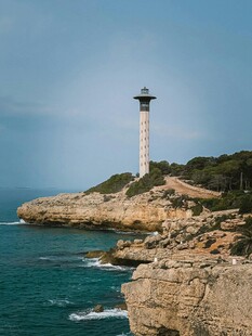 海岸灯塔 碧海蓝天美景