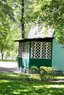 绿荫下的清新小屋