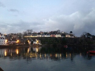 湖畔小镇黄昏静谧美景