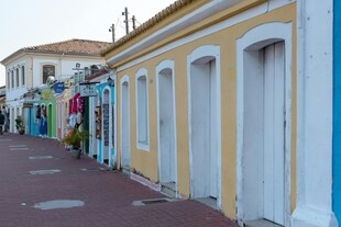 彩色街道的异域风情