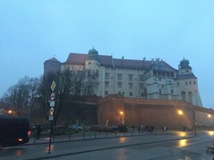 黄昏下的古堡建筑