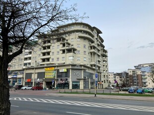 城市街边多层建筑景观