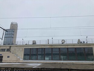 城市中高耸的现代建筑