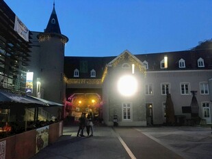 夜幕下的欧式建筑广场