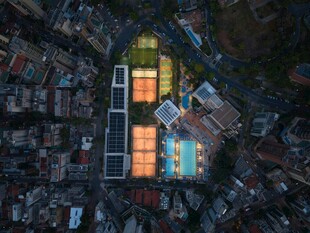 城市中多彩建筑鸟瞰图