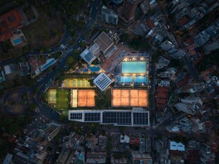 城市中多彩建筑鸟瞰图