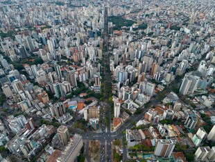 俯瞰繁华都市建筑群