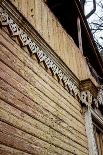 木质建筑精美雕花细节