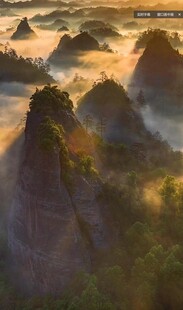 壮丽山峦晨光美景