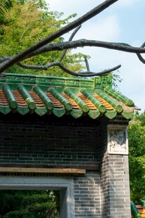 中式古建筑屋檐一角