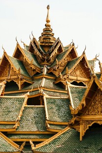 泰国寺庙华丽屋顶细节