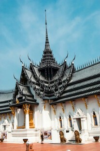 泰国华丽寺庙建筑景观