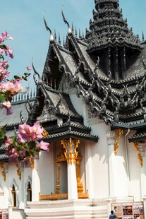 泰国华丽寺庙建筑景观