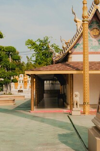 东南亚风格寺庙建筑一角