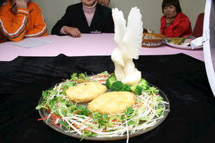 精美盘饰菜品与雕刻艺术