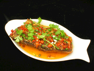 香辣烤鱼摆盘中