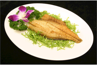 香煎多宝鱼配清新绿植