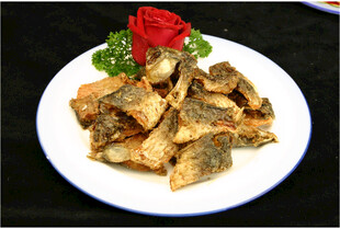 香煎小鱼摆盘精致