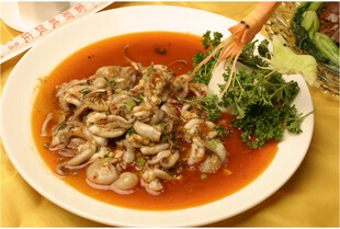 红油飘香的美味卤兔肚