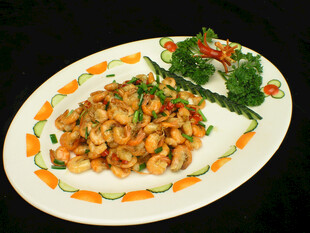 美味虾仁摆盘精致