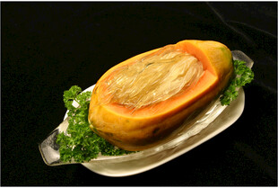 烤木瓜配绿叶摆盘