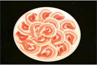 新鲜美味的五花肉切片