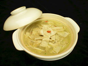 滋补鸡汤豆腐煲