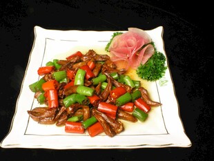 彩椒炒肉摆盘精致菜品