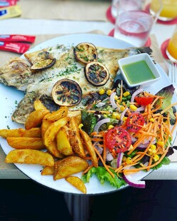 丰盛美味的西式拼盘套餐