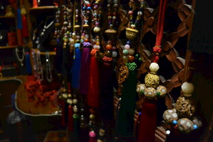 精美多彩传统挂饰展示