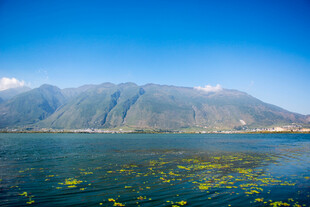 碧海青山间的美丽景致