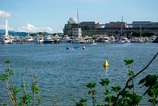 海滨城市美丽水域风光