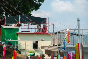 海边多彩小屋与 乐设施