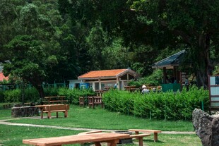 山间休闲小院 惬意户外场景