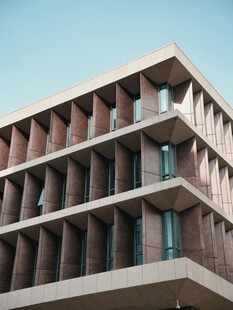 现代风格多层砖砌建筑