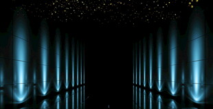 蓝色光柱营造梦幻空间