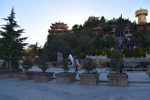 古雅园林景观傍晚风光