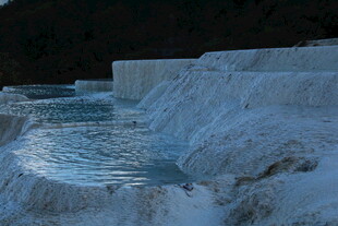 梦幻白色钙化池景观