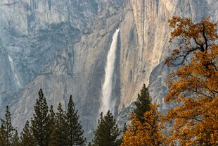 优胜美地壮丽瀑布景观