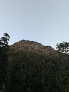 山林景致 远观葱郁山峰