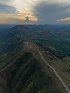航拍山间公路壮丽风景