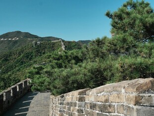 长城风光 青山绿树相伴