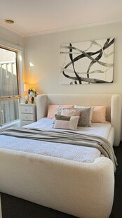 现代简约风格卧室床铺