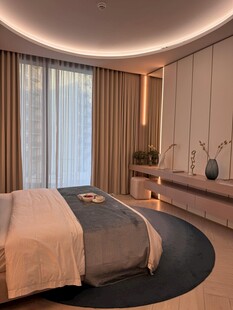 现代简约风温馨卧室空间