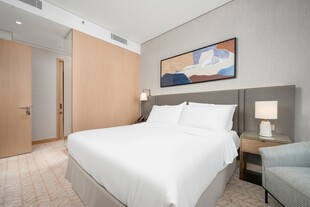 现代简约风格温馨卧室