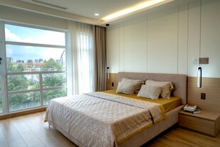 现代简约风格温馨卧室