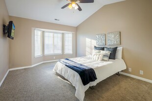 简约现代风格温馨卧室