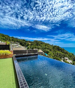 海边无边泳池景观