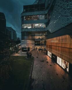 夜晚都市建筑景观一角